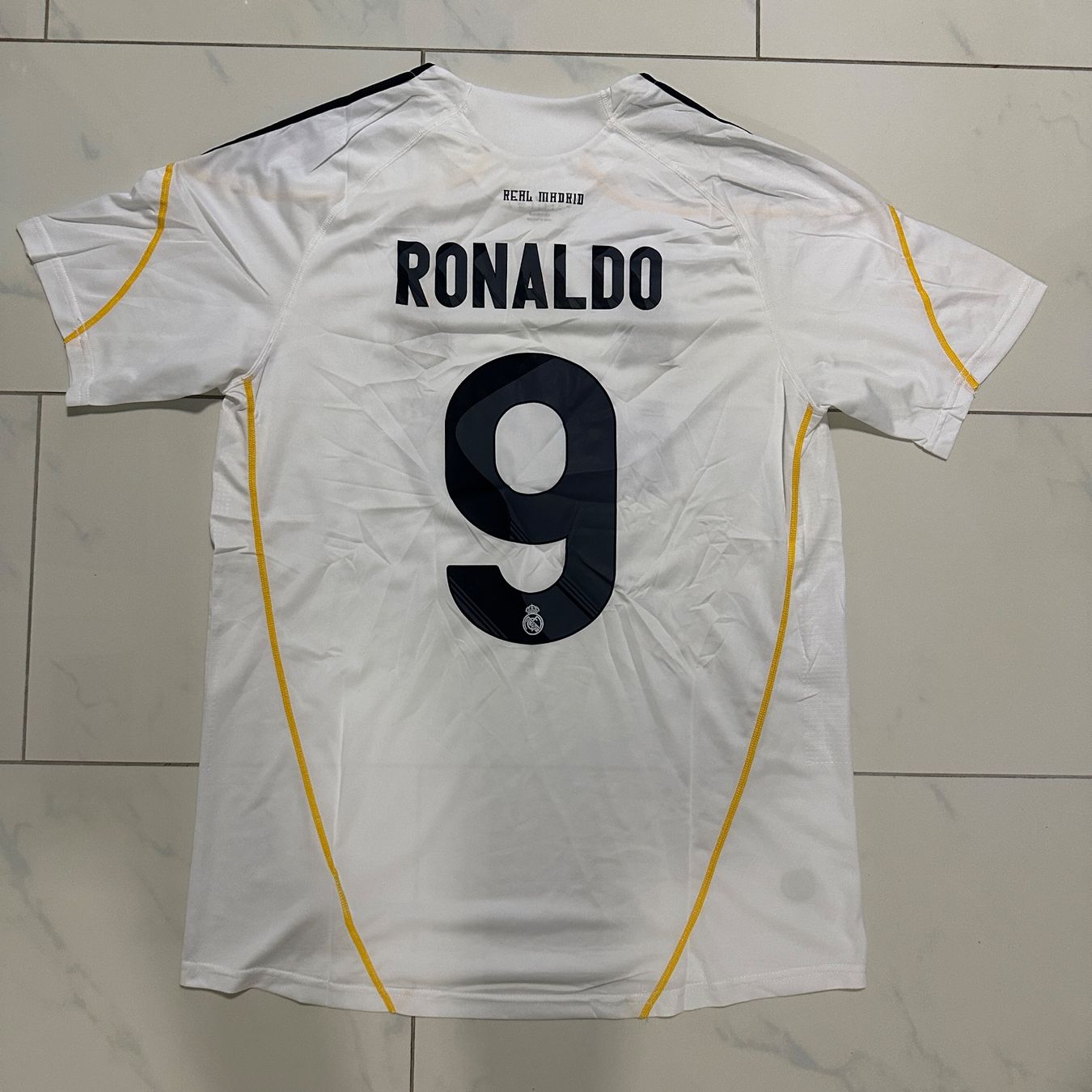 Real Madrid Maillots de corps & Pantalons: Real Madrid Ronaldo Trikot Grösse L – Neuf (Voir description) à Liestal par tha_dg6j 1