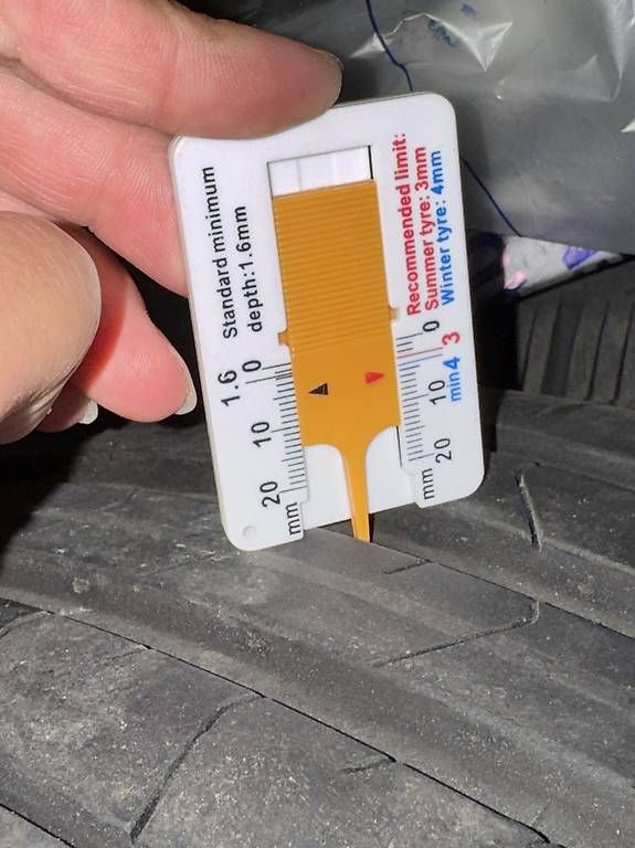 Pirelli Pneumatici & Ruote complete: Pirelli P Zero 235/35/20 Sommerferien – Usato da Illnau venduto da Finado 3