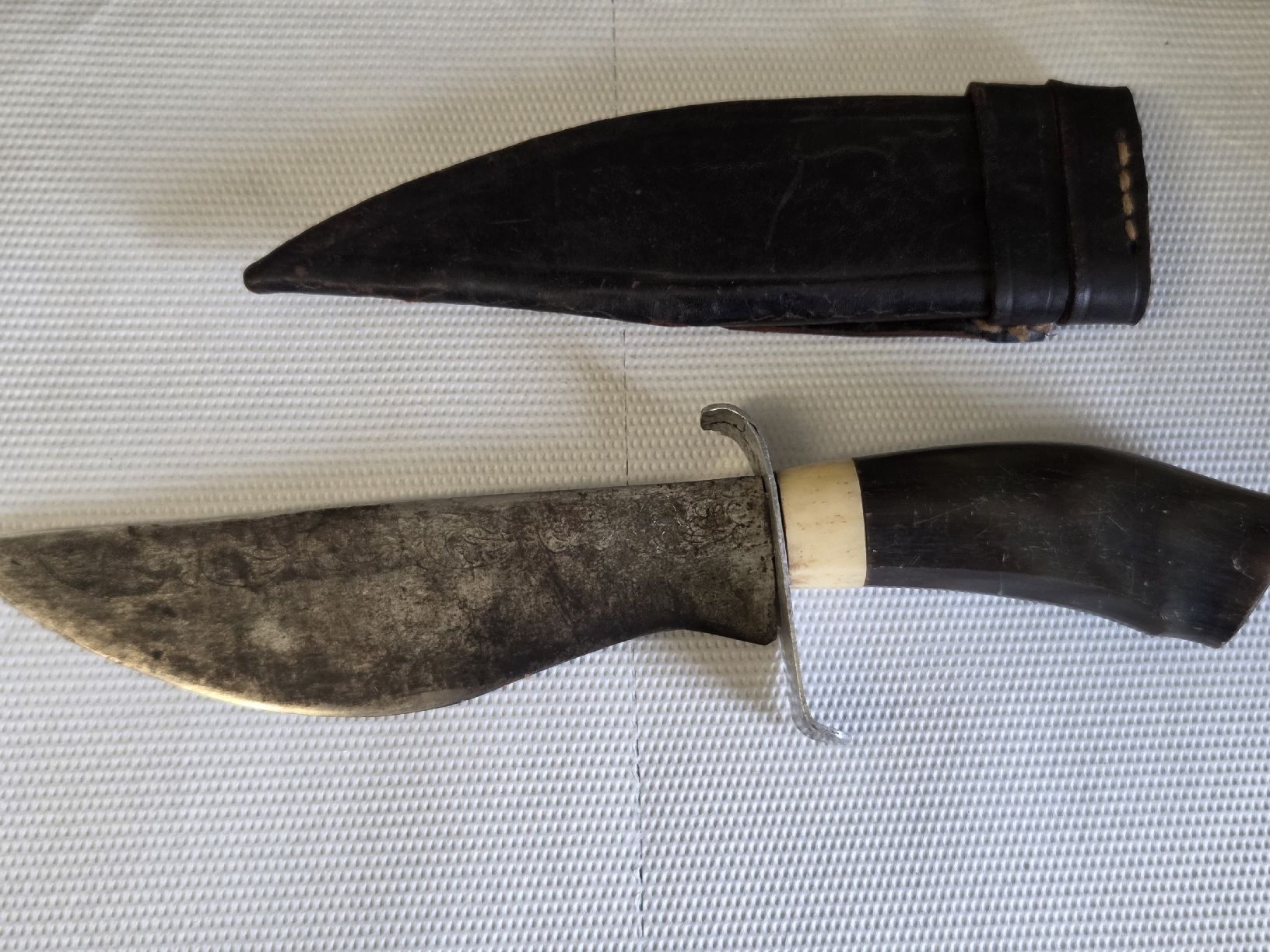 Accessori: Antikes Jagdmesser mit Lederscheide – Usato da Dietikon venduto da Allegra34