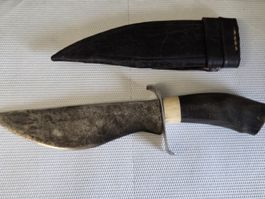 Antikes Jagdmesser mit Lederscheide