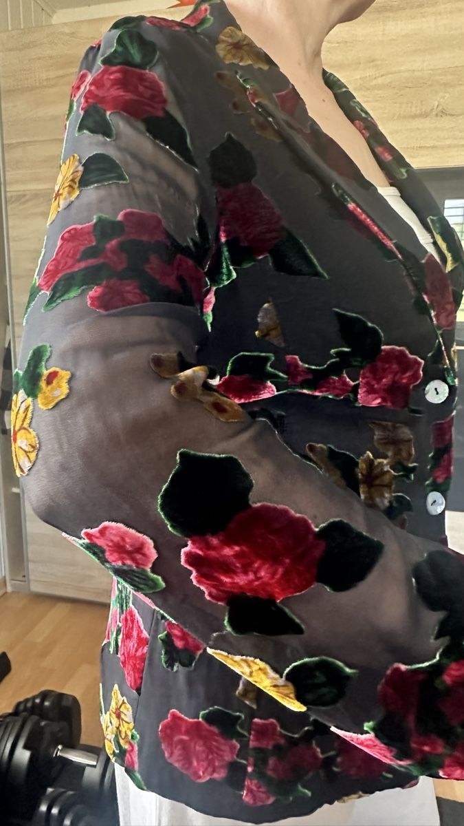 Camicette: Veste Monsoon noire à fleurs en velours. Taille 42. – Usato da Vuippens venduto da ale_6gkb 1