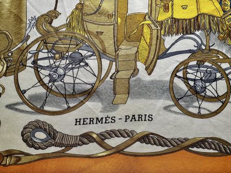 Elegante foulard Hermès vintage "Musée"