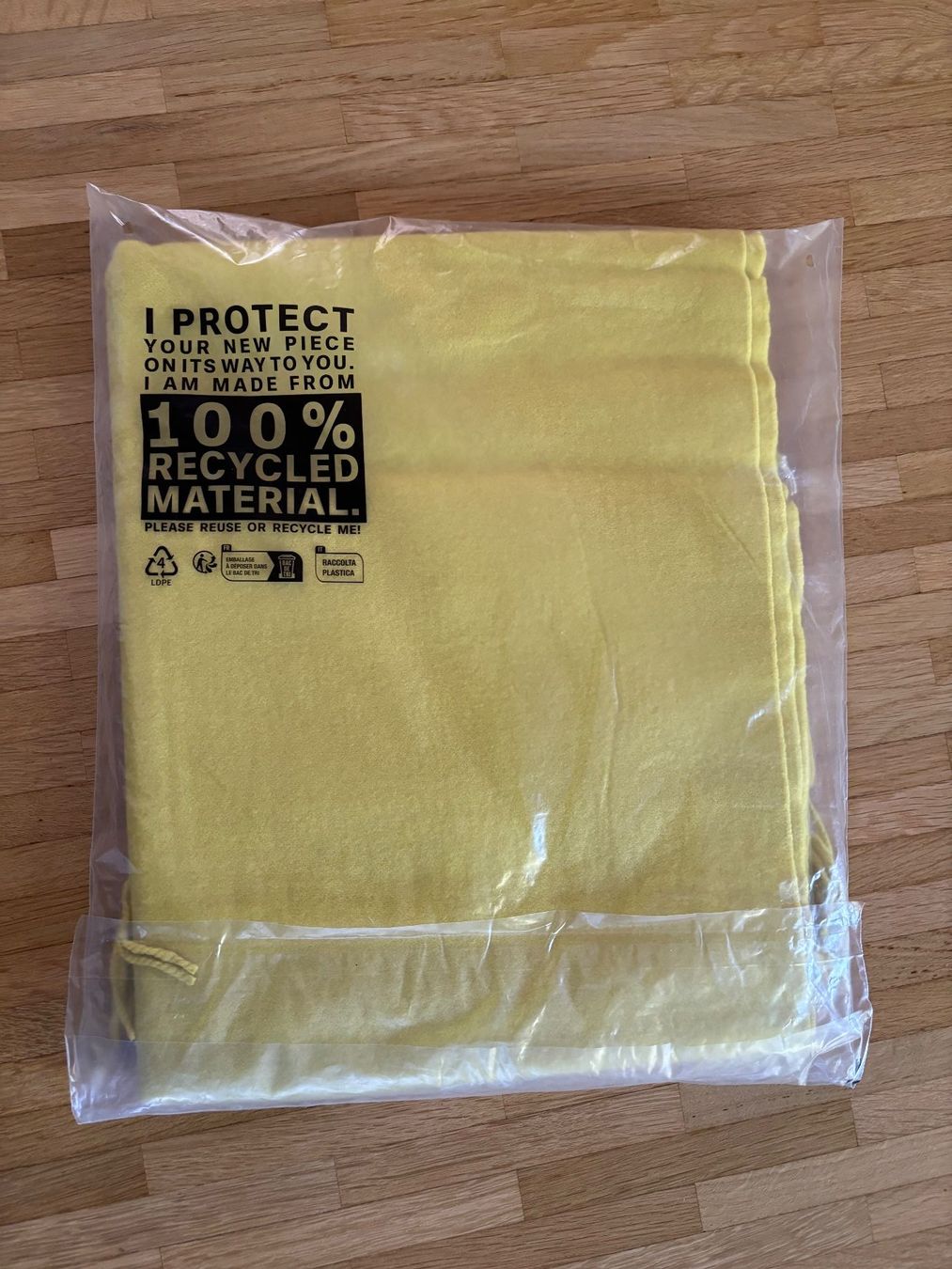 Foulard & Sciarpe: Echarpe Jaune - Yellow Scarf  - S. Oliver – Nuovo e nell'imballaggio originale da Villars-sur-Glâne venduto da Swim_bike_run 2