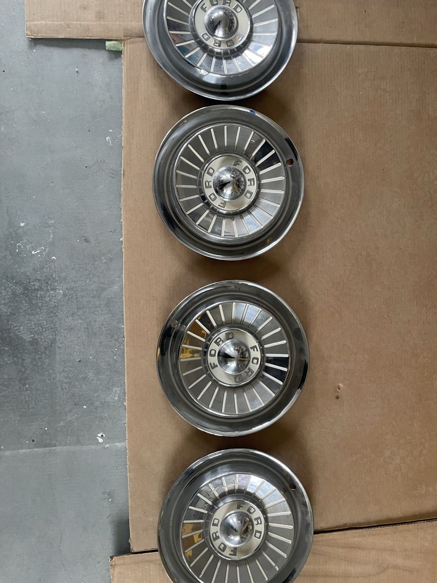 Ford Tutti pezzi di ricambio auto: Ford hub caps 14 zoll – Usato da Eggersriet venduto da faeh1999