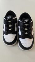 NIKE Kinder Turnschuhe Dunk Low schwarz/weiss Grösse 21