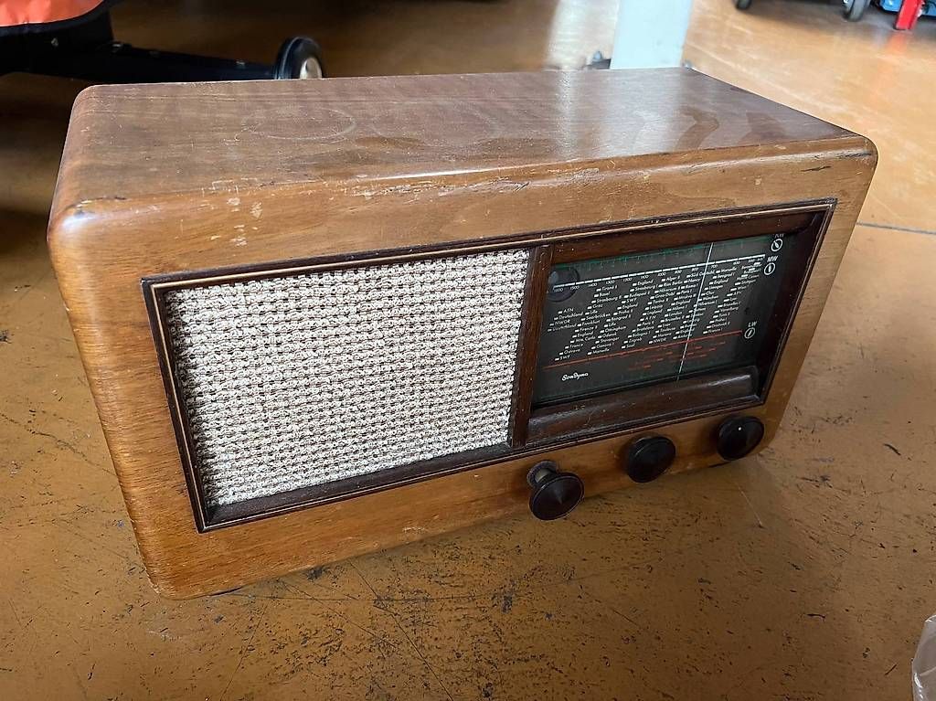 Radios: Radio vintage Sondyna Musikus E4911 – Gebraucht aus Fenil-sur-Corsier von HEMIsphere_Garage