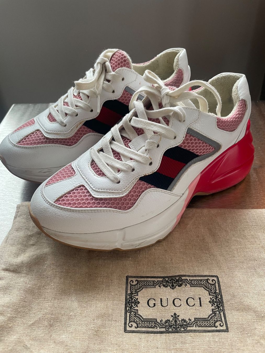 Gucci Chaussures femmes: Gucci Sneaker Damen Gr. 36 – D'occasion à St. Gallen par Bt5 9