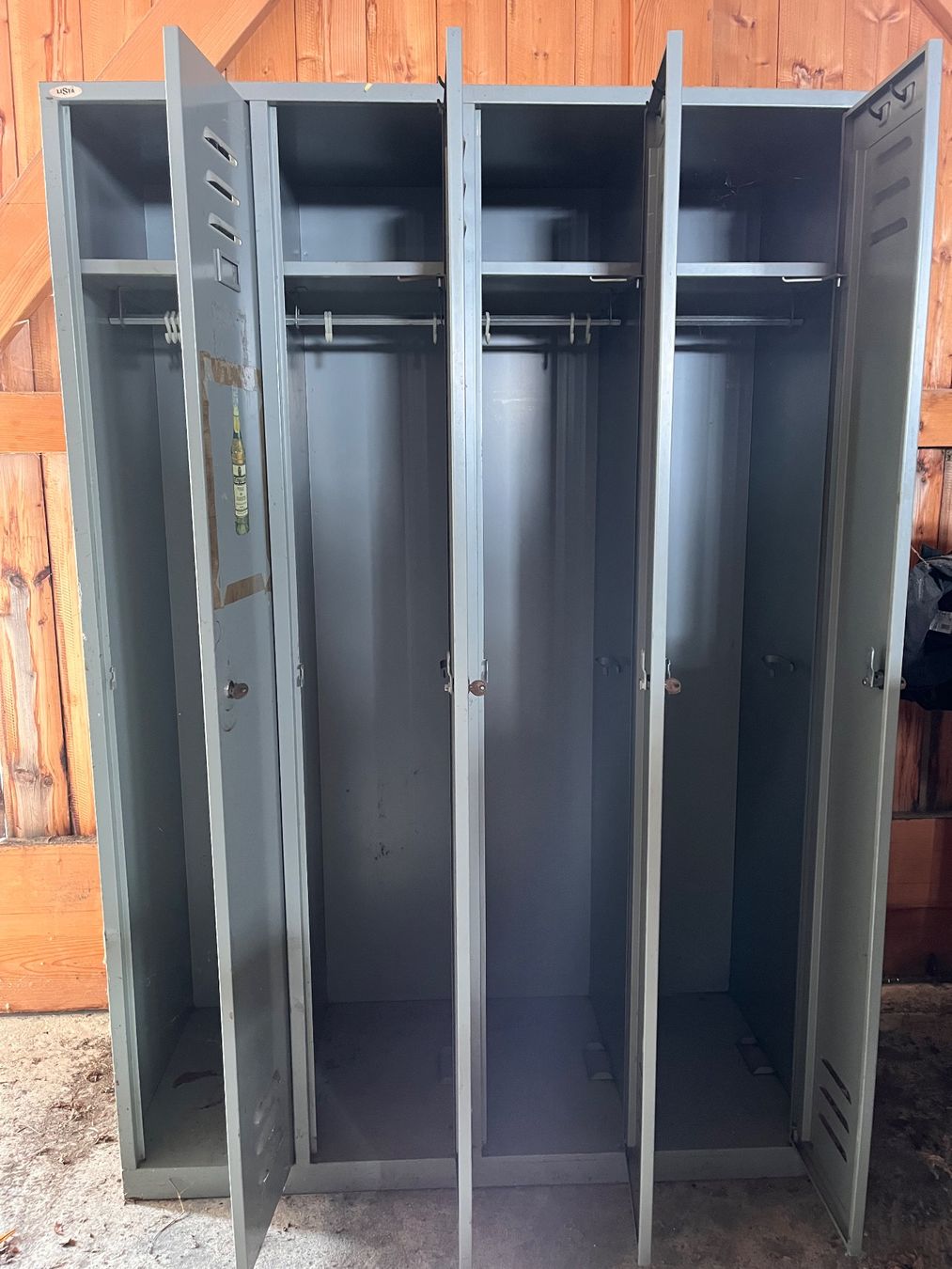 Lista Schränke: LISTA Garderobenschrank / Spind, abschliessbar, 4teilig – Gebraucht aus Sumiswald von max036 2