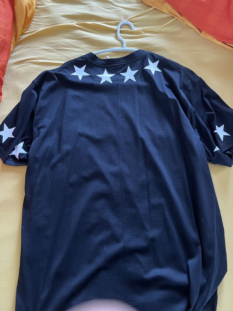 T-shirt: Givenchy T-Shirt M (oversized) – Usato da Muri b. Bern venduto da Raff_raff2000 3