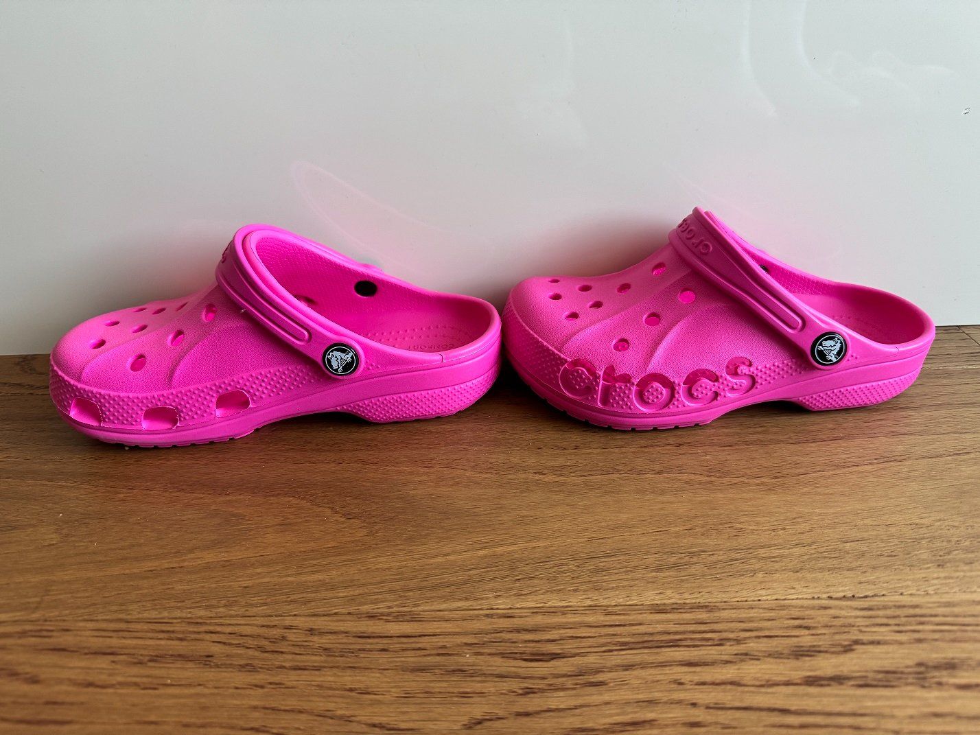 Scarpe per ragazze: Neue knallige pinke Crocs, Gr. 32-33 – Nuovo (secondo la descrizione) da Horgen venduto da Feli39 2