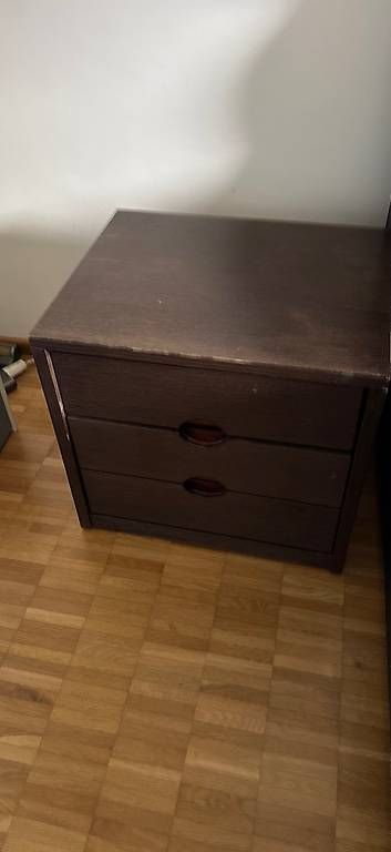 Comodini: Vendo due comodini in legno – Usato da Cureglia venduto da hus_5f6l 1