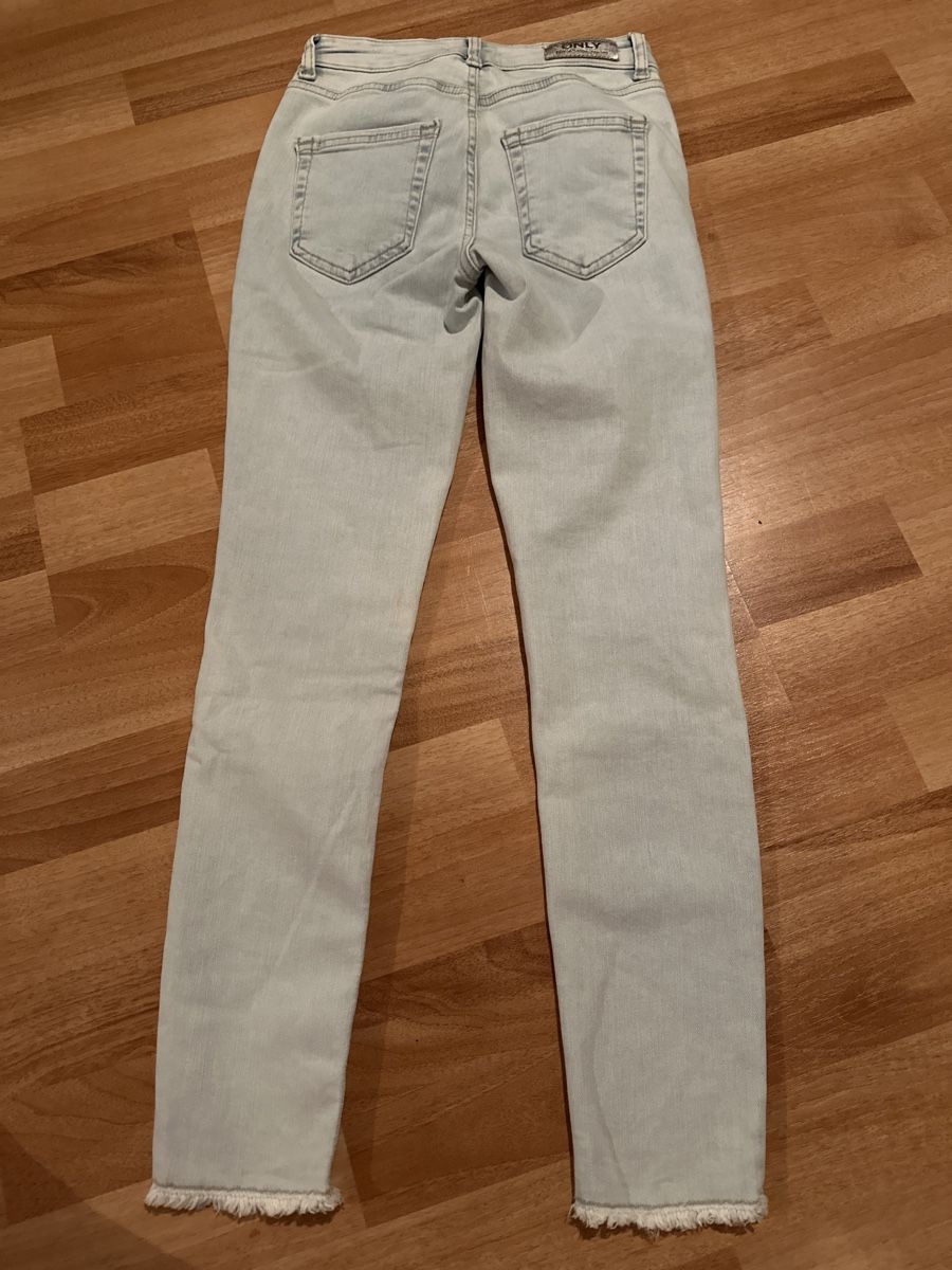 Only Pantaloni: ONLY Jeans hellblau Gr. XS/30 – Usato da St. Gallen venduto da mai_2lcj 1