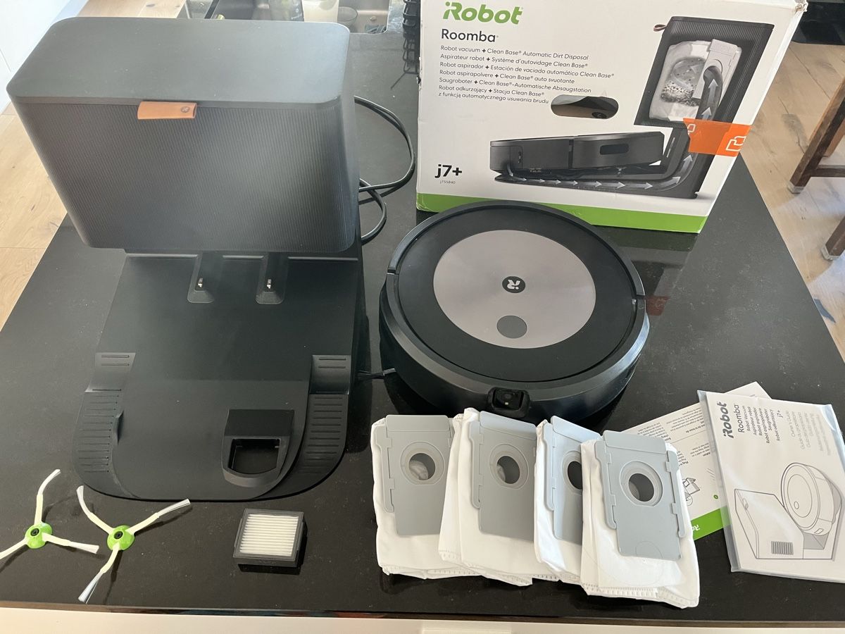 Irobot Staubsauger & Zubehör: Romba J7+ inkl. Absaugstation – Gebraucht aus Honau von ali_2djd