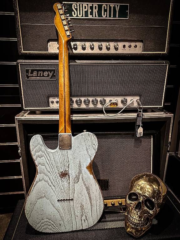 Strumenti musicali: Monkey Telecaster relic Daphne blue – Usato da Montreux venduto da Alligator-AMPS 3