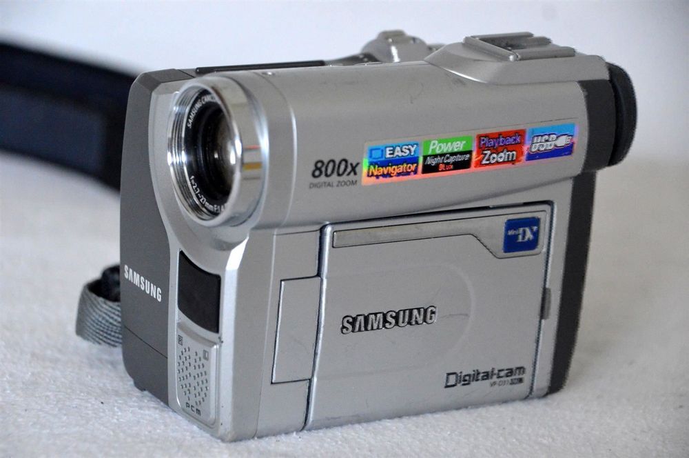 CAMÉSCOPE HITACHI RÉFÉRENCE VM-2700S avec Valise de