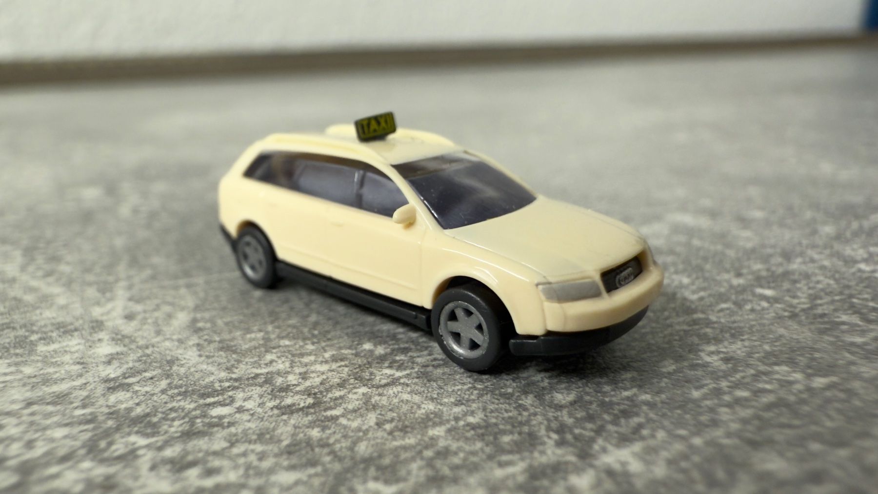Modellautos: Modellauto Audi A4 Massstab 1:16 – Gebraucht aus Windlach von Kelebra 1