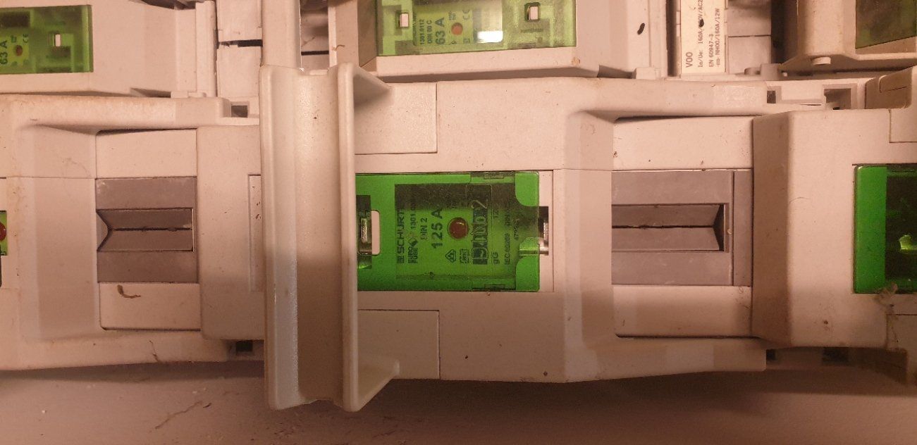 Câbles: Armoire béton pour HPC – D'occasion à Riaz par dpom 2