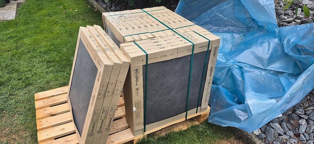 Revêtements de sol: Terassenplatten Anthrazit 60x60x2  82Stk. – Neuf avec emballage d'origine à Stüsslingen par huser-heinz
