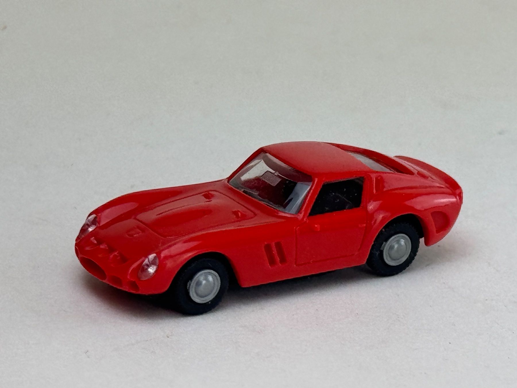 Praliné Modellini d'auto: GB5- Praline Ferrari GTO rot – Usato da Elm venduto da Wikmtz
