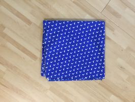 Stoff Farbe blau, leicht elastisch