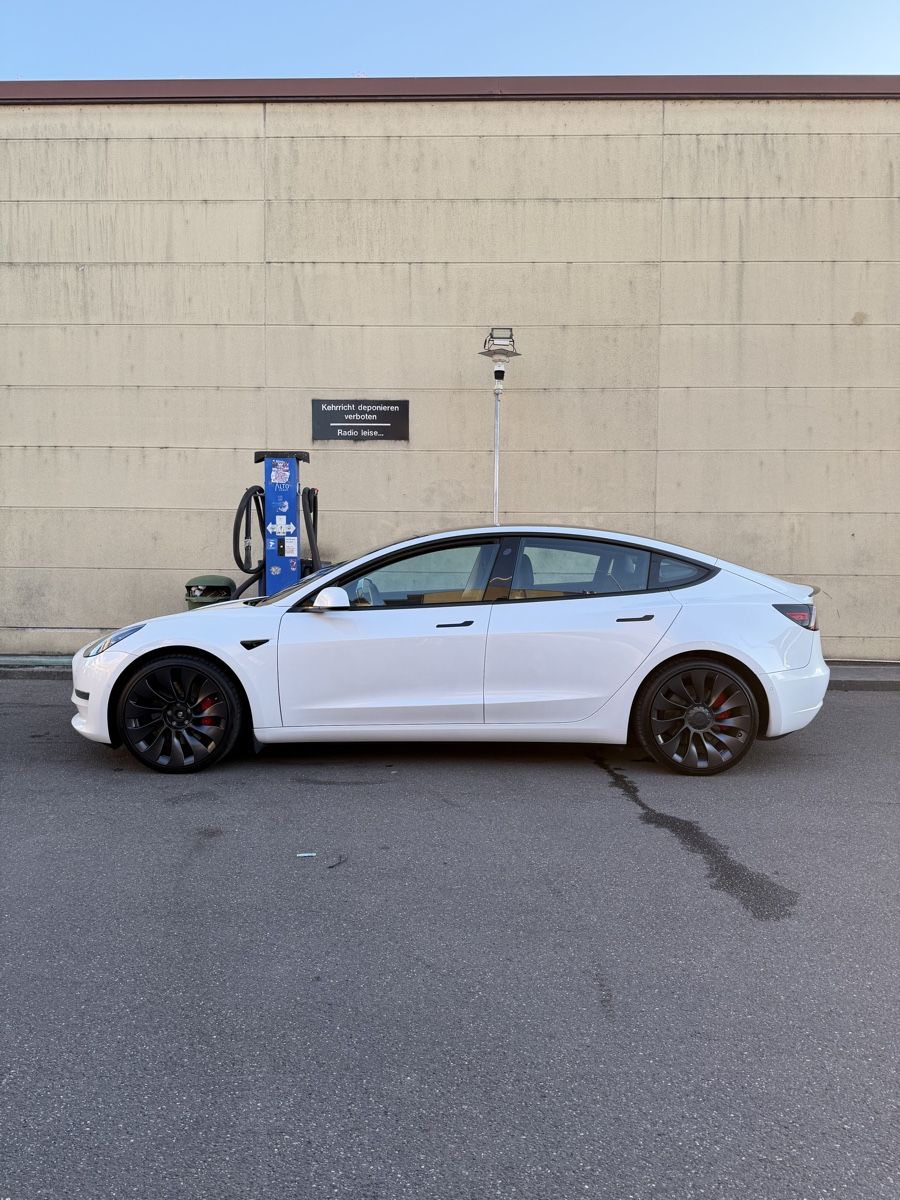 Tesla Automobili: Tesla Model 3 Performance 2021 Batterie ersetzt – Usato da Basel venduto da erd_rz5k 1