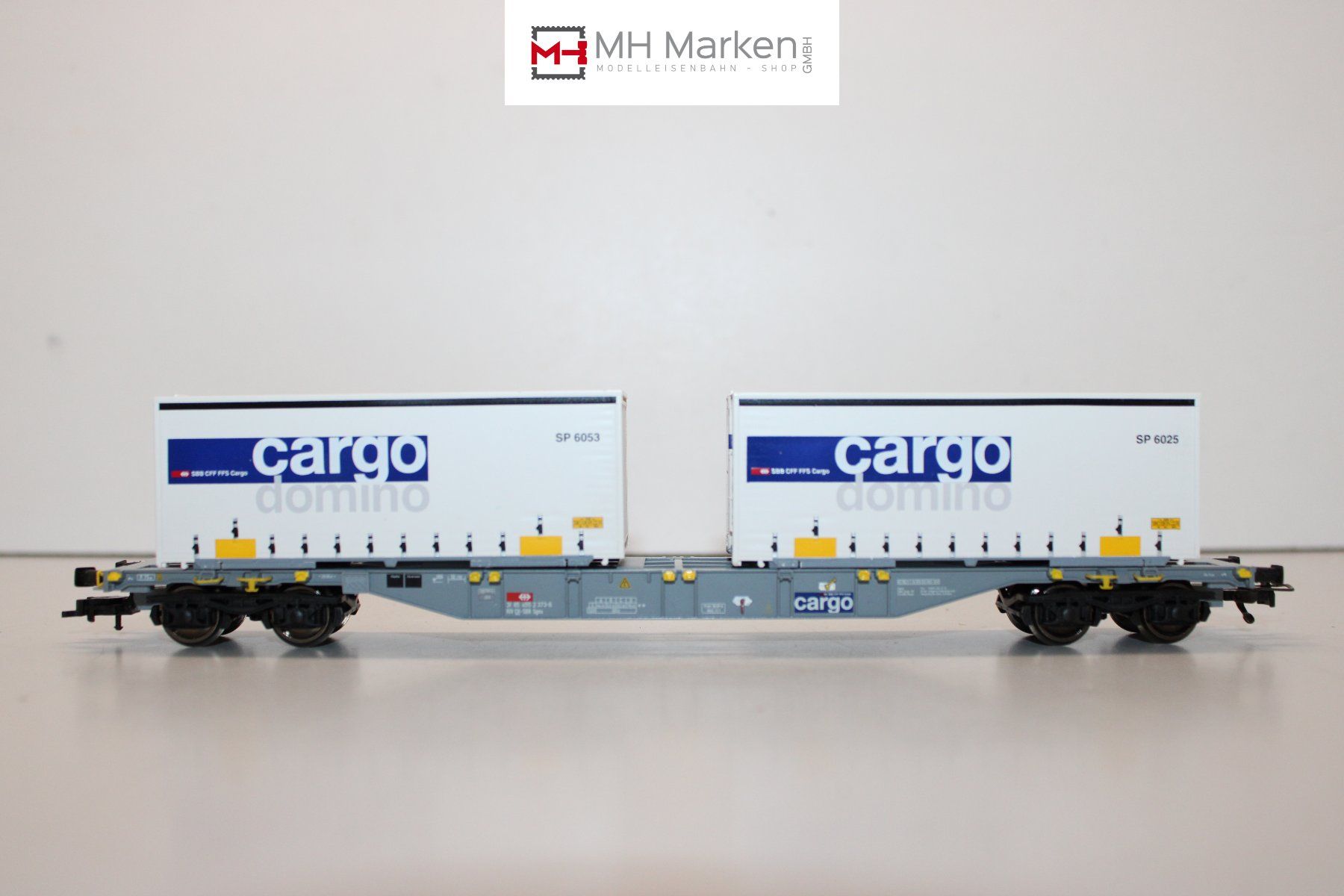 Roco Modellini di ferrovie: Roco SBB CFF FFS Cargo Güterwagen Typ Sgns H0 DC mit EVP – Usato da Basel venduto da mhmarken