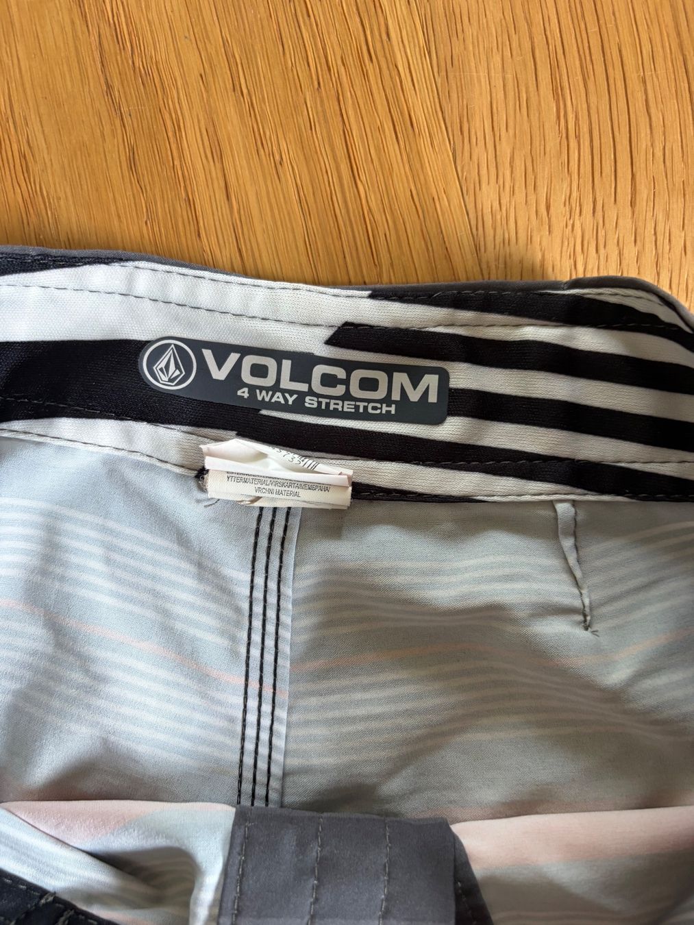 Costumi da bagno: BADESHORTS / BADEHOSE VOLCOM 128 – Usato da Wattwil venduto da jopara 1