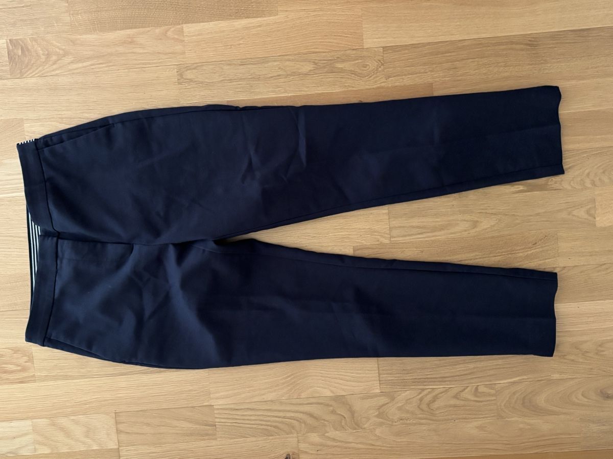 Zara Pantaloni: ZARA, Gr. M-L, Dunkelblau – Nuovo (secondo la descrizione) da Allenwinden venduto da clamel 1