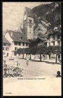 Unterseen, Partie mit Brunnen vor der Ki