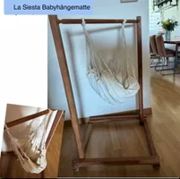 Dondolo ähnliche Babyhängematte mit Holzgestell „La Siesta“