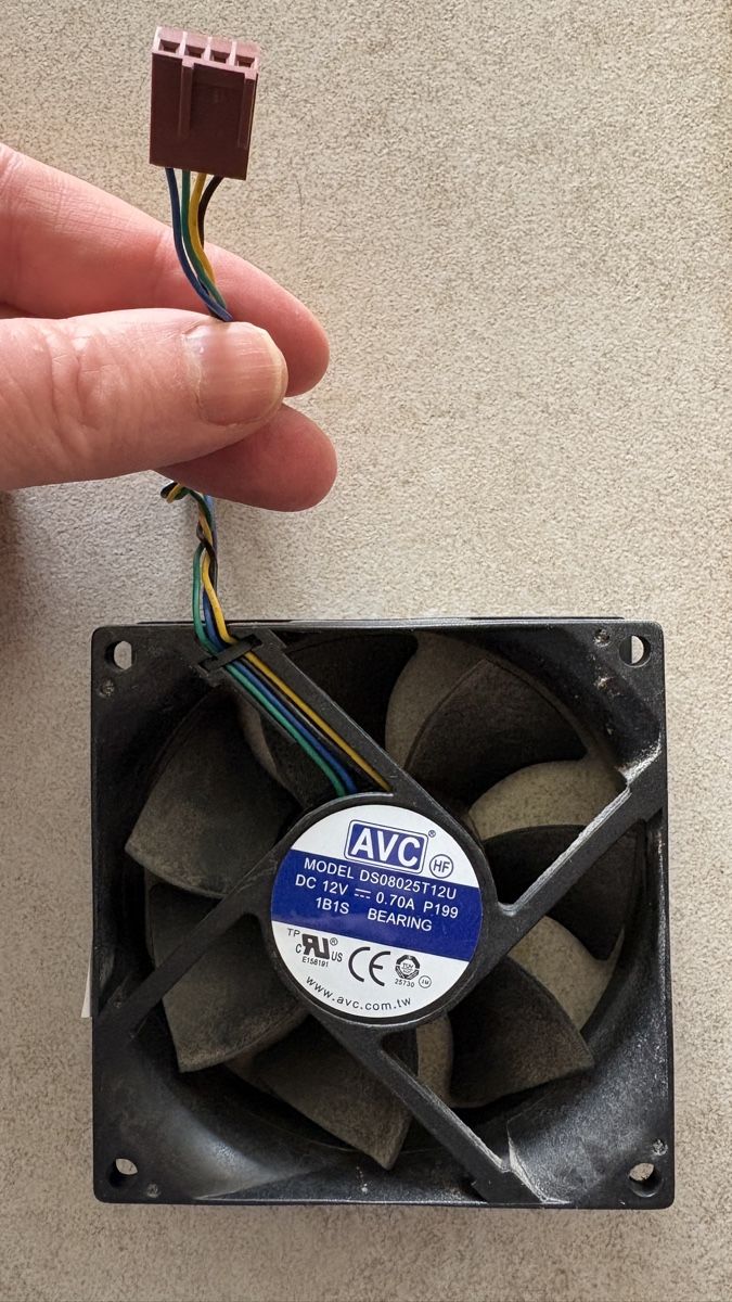 Ventilatori: Ventilateur AVC DS08025T12U - Refroidissement efficace! – Usato da La Magne venduto da materielavendre