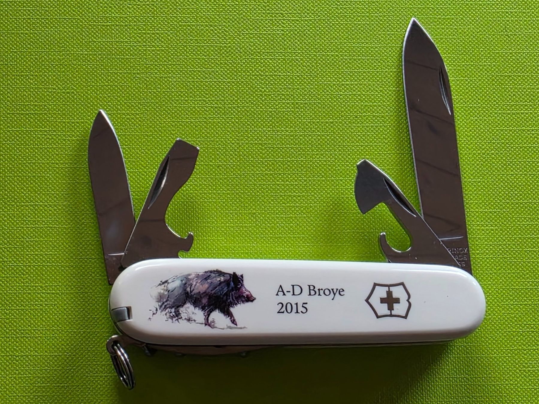 Victorinox Taschenmesser: Victorinox Messer – Neu und originalverpackt aus Nyon von freetoys08