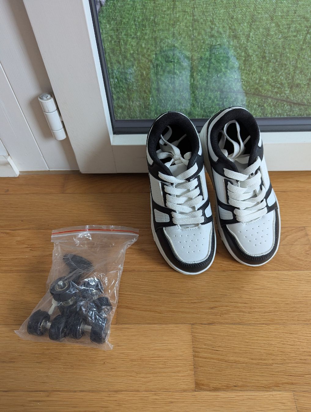 Schuhe für Jungen: Transformable Roller Shoes N 31 – Neu (gemäss Beschreibung) aus Dietikon von X7tj