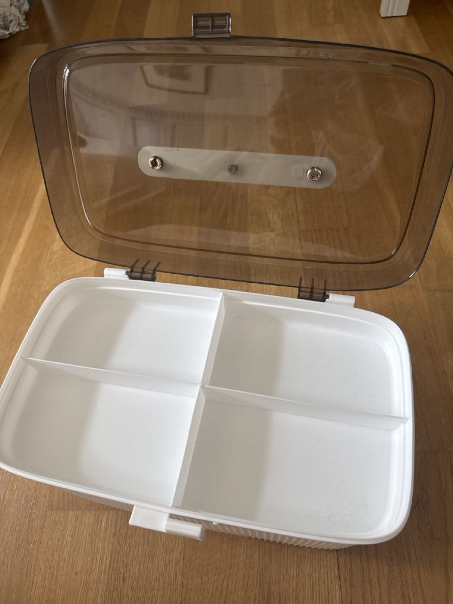 Altro per la casa: White Storage Box with Lid and Compartments - Great! – Nuovo (secondo la descrizione) da Zürich venduto da queennn 1