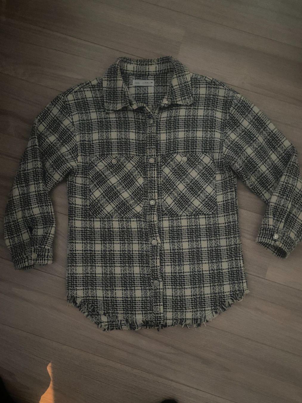 Zara Camicette, T-shirt & Top: ZARA Mädchen Bluse/Jacke Gr. 164 schwarz/ecru – Usato da Bonstetten venduto da VCLS