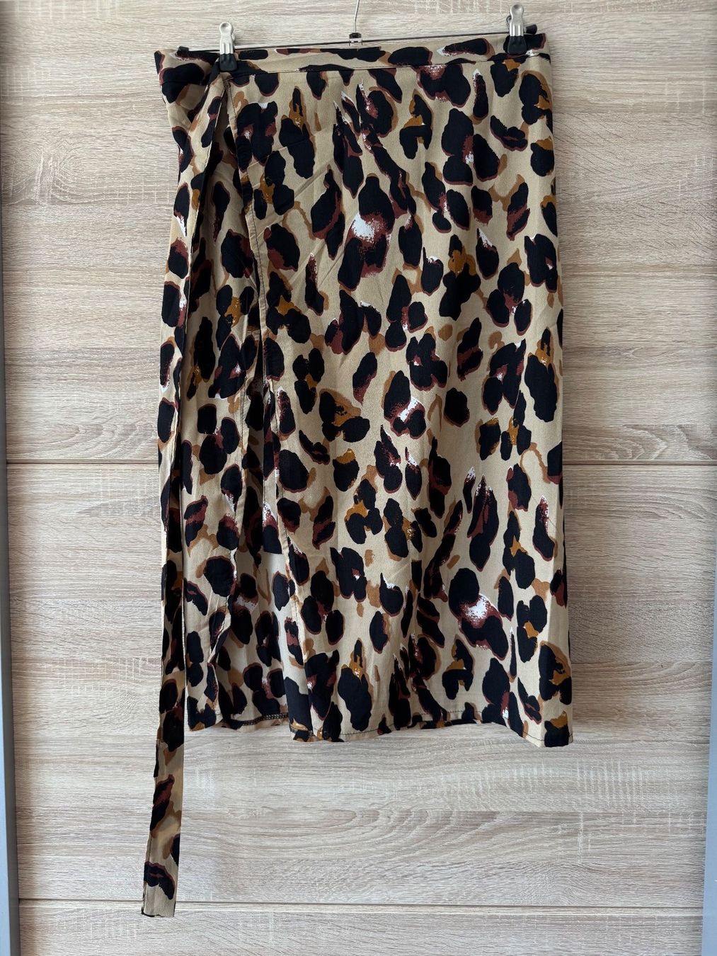 Röcke: Jupe portefeuille leopard – Gebraucht aus Montreux von Izapechee