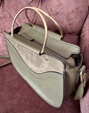 Elegante Damenhandtasche mit goldige Metallgriffen-Unbenutzt