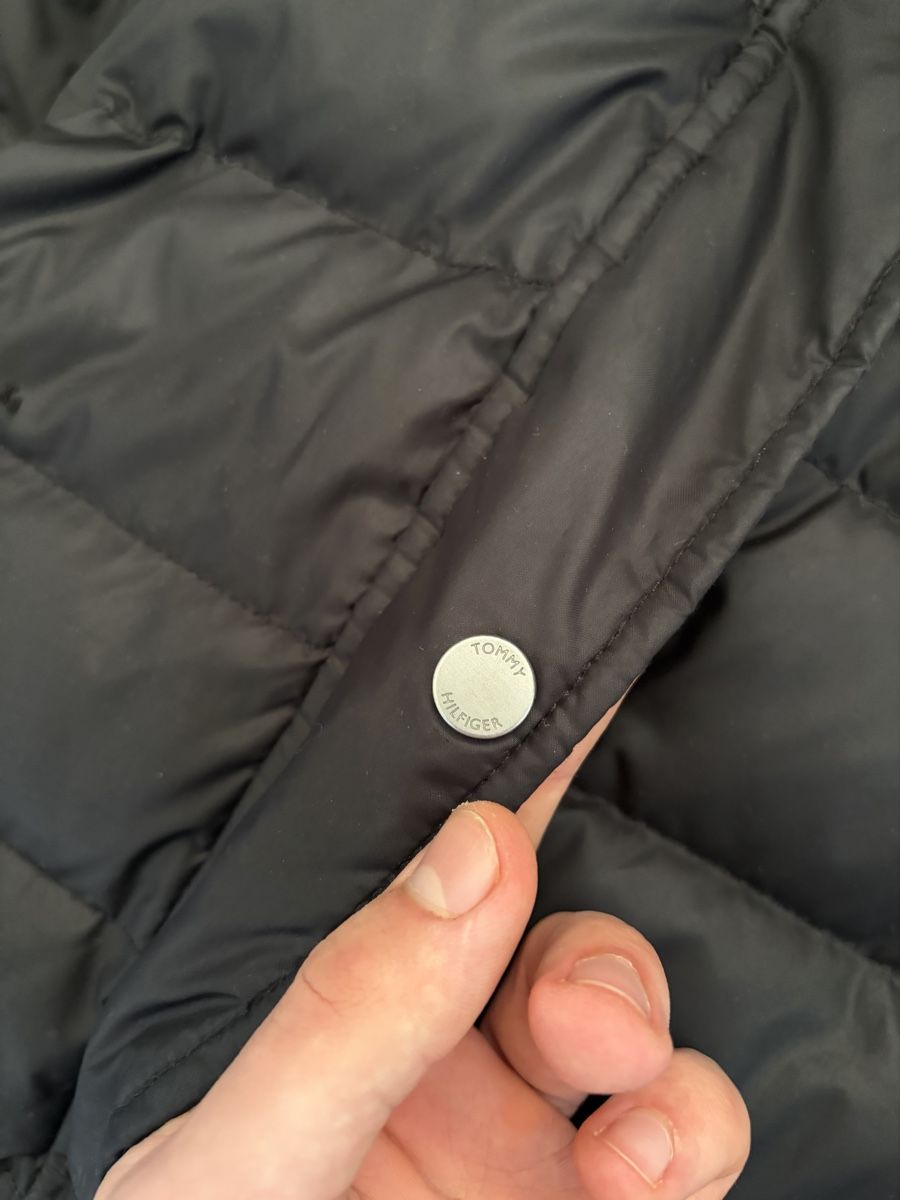 Tommy Hilfiger Giacche: Tommy Hilfiger Black Down Padded Winter Jacket, S – Difettoso da Brislach venduto da edu_t6pq 2