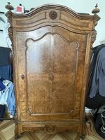 Antiker Kleiderschrank