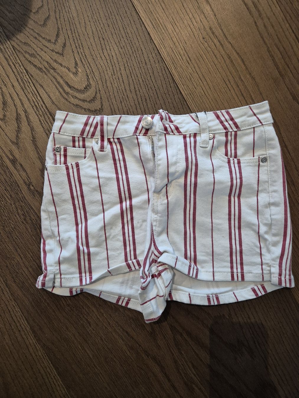 Pantaloni: Sommer Shorts Gr. 164 gestreift rot/weiss – Usato da Unterägeri venduto da Idecurtins