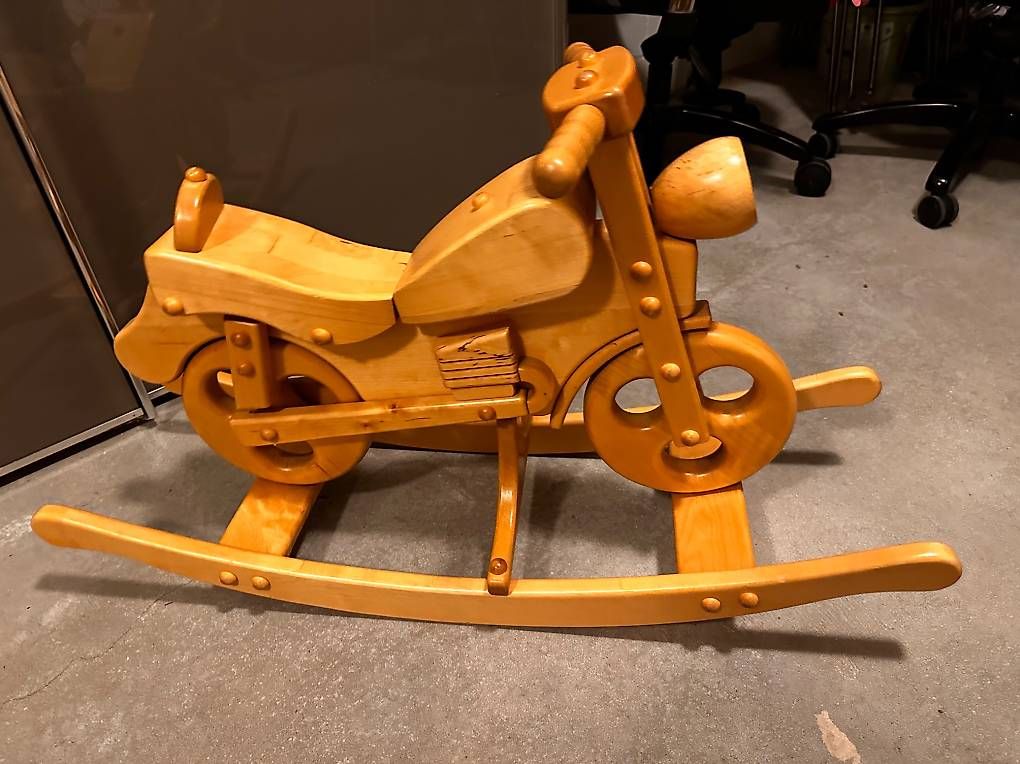 Autre balançoires de jardin: Schaukel/Wippe Motorrad Holz ab 2-Jährig – D'occasion à Birsfelden par Mischi03 1