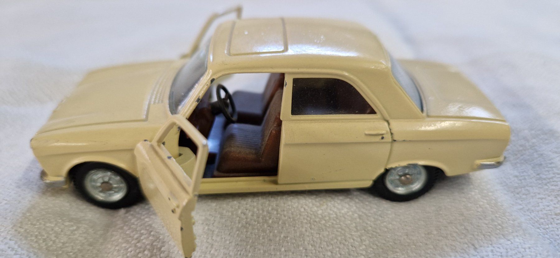 Peugeot Modellini d'auto: PEUGEOT 304 PILEN SPANIEN – Usato da Bilten venduto da Mic2022 2