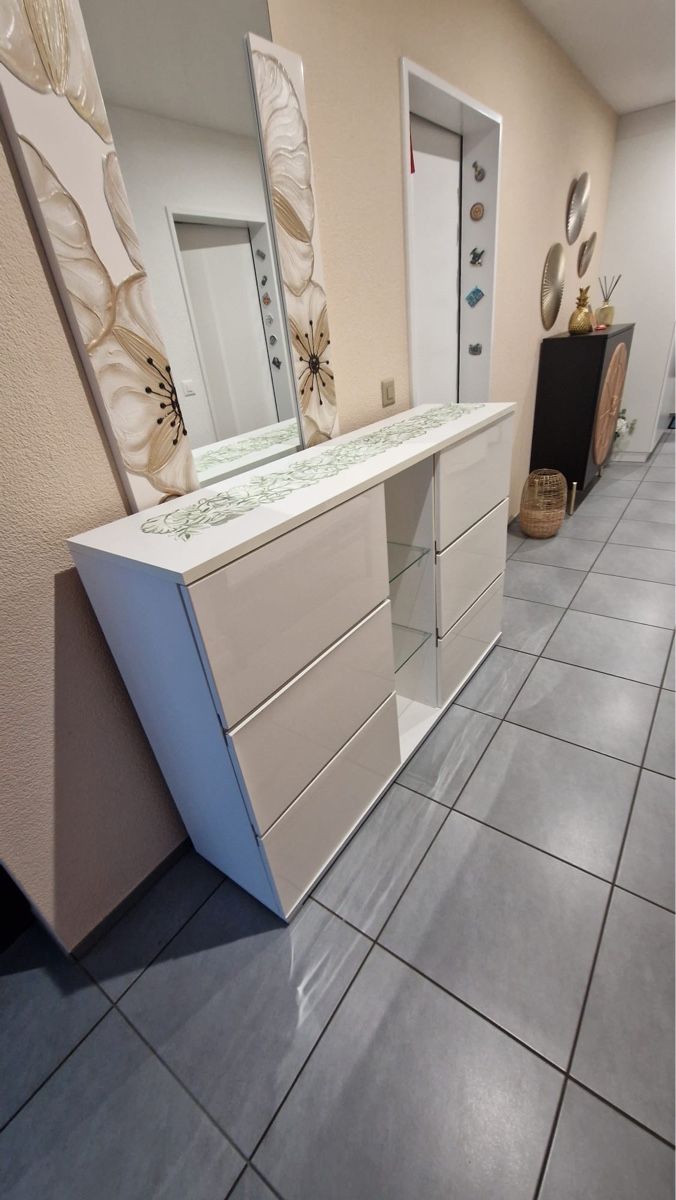Cassettiere: Sideboard mit Spiegel - Modern & Elegant - Wie neu – Usato da Uster venduto da Carrosserie1989 1