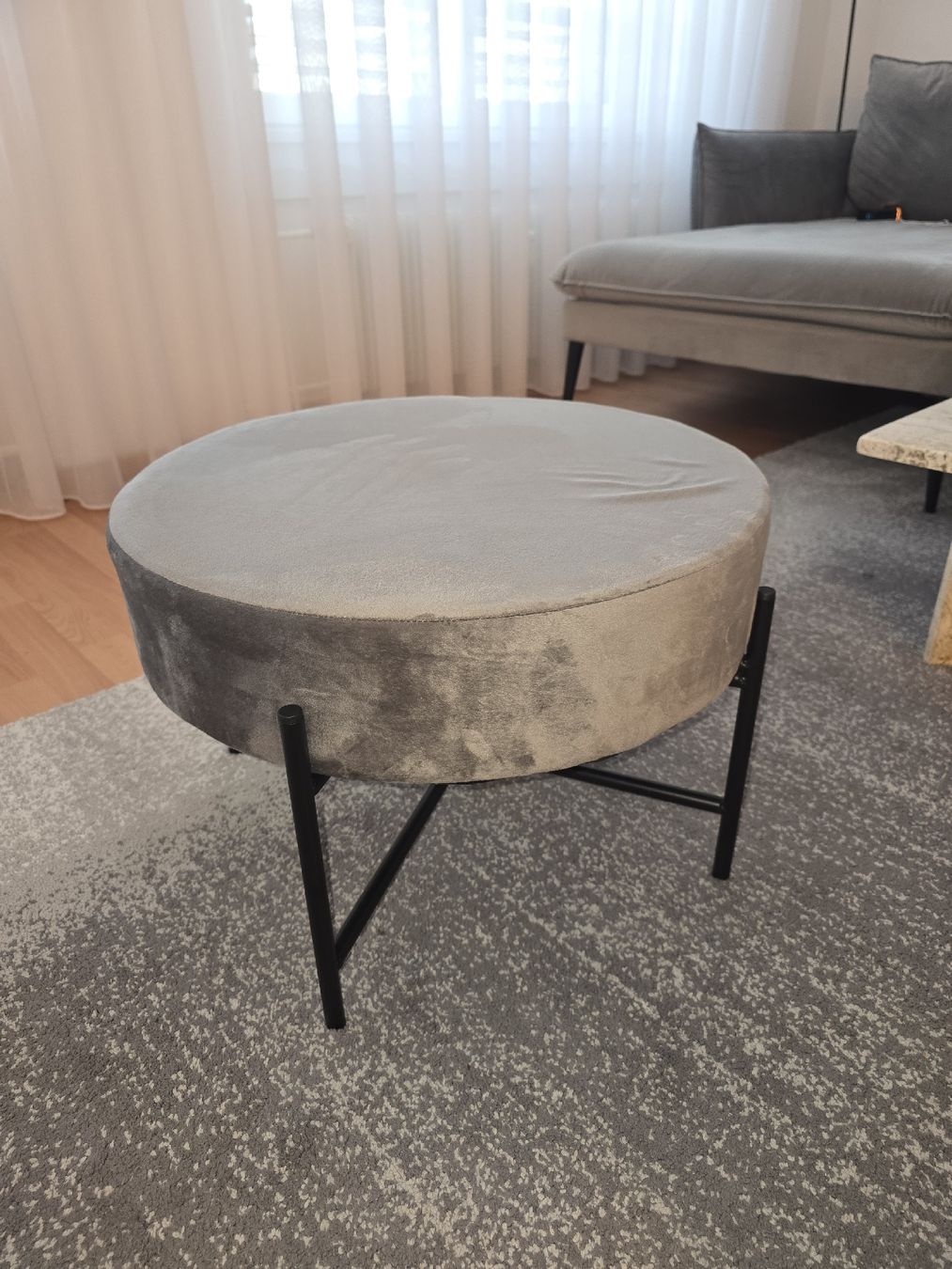 Hocker: Pouf rond élégant en velours gris – Neu (gemäss Beschreibung) aus Studen BE von sainti02 1