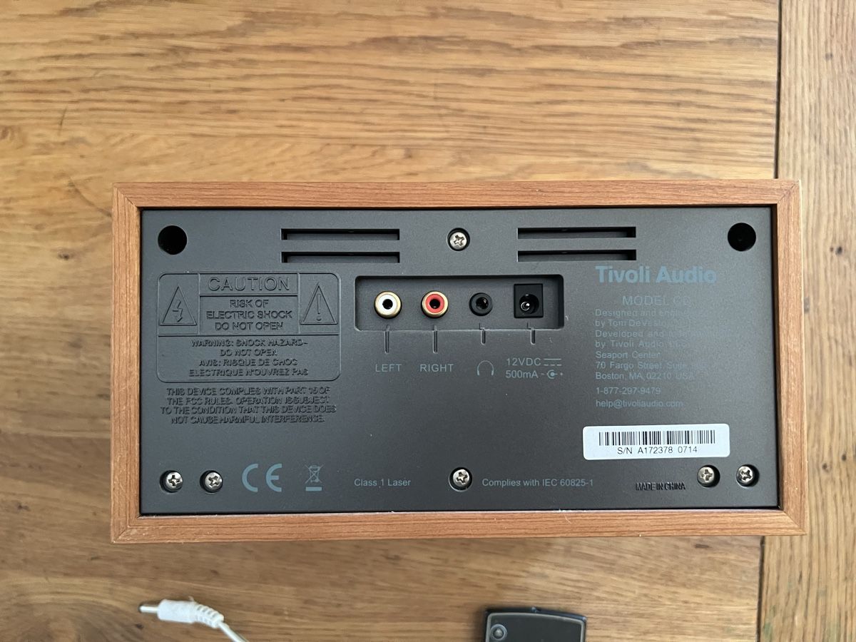 CDs: CD-Player Tivoli Audio Model CD Echtholz – D'occasion à Allschwil par Dahole 1