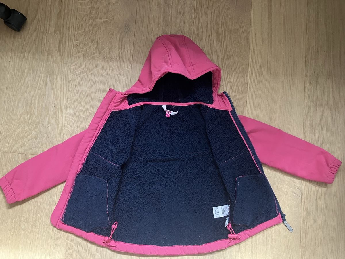 Giacche & Cappotti: Gefütterte Softshelljacke Mädchen Grösse 116 – Usato da Arnegg venduto da Redandblue2011 1