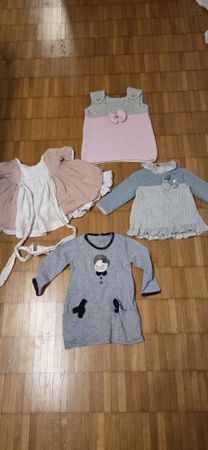 Set mit 4 Babykleidern in Grösse 9-12 Monate