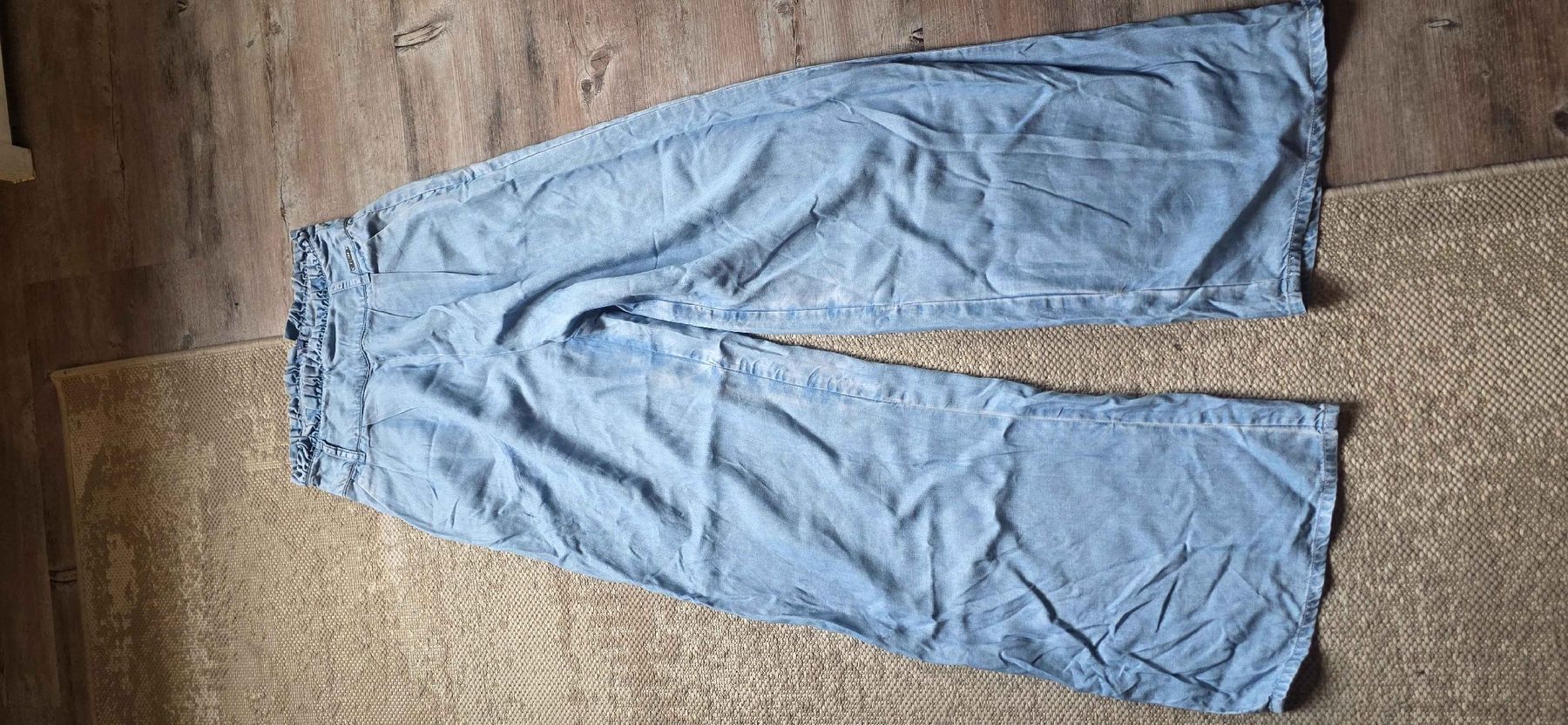 Guess Pantaloni: Guess Stoff Hose weit – Usato da Kandersteg venduto da Foxtrott7777 1
