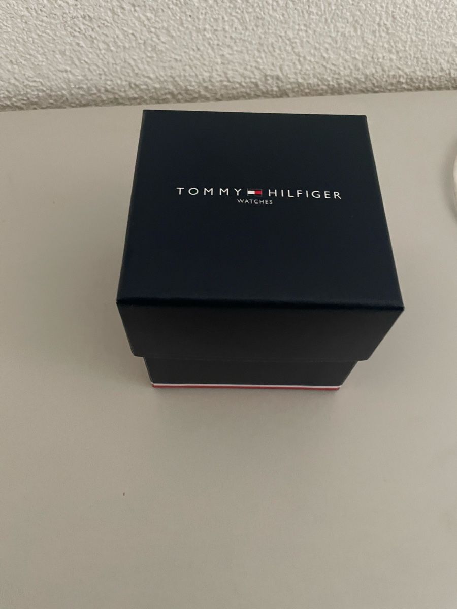 Tommy Hilfiger Uhren: Original Tommy Hilfiger Uhr mit Originalverpackung   – Gebraucht aus Winterthur von nit_2bcv