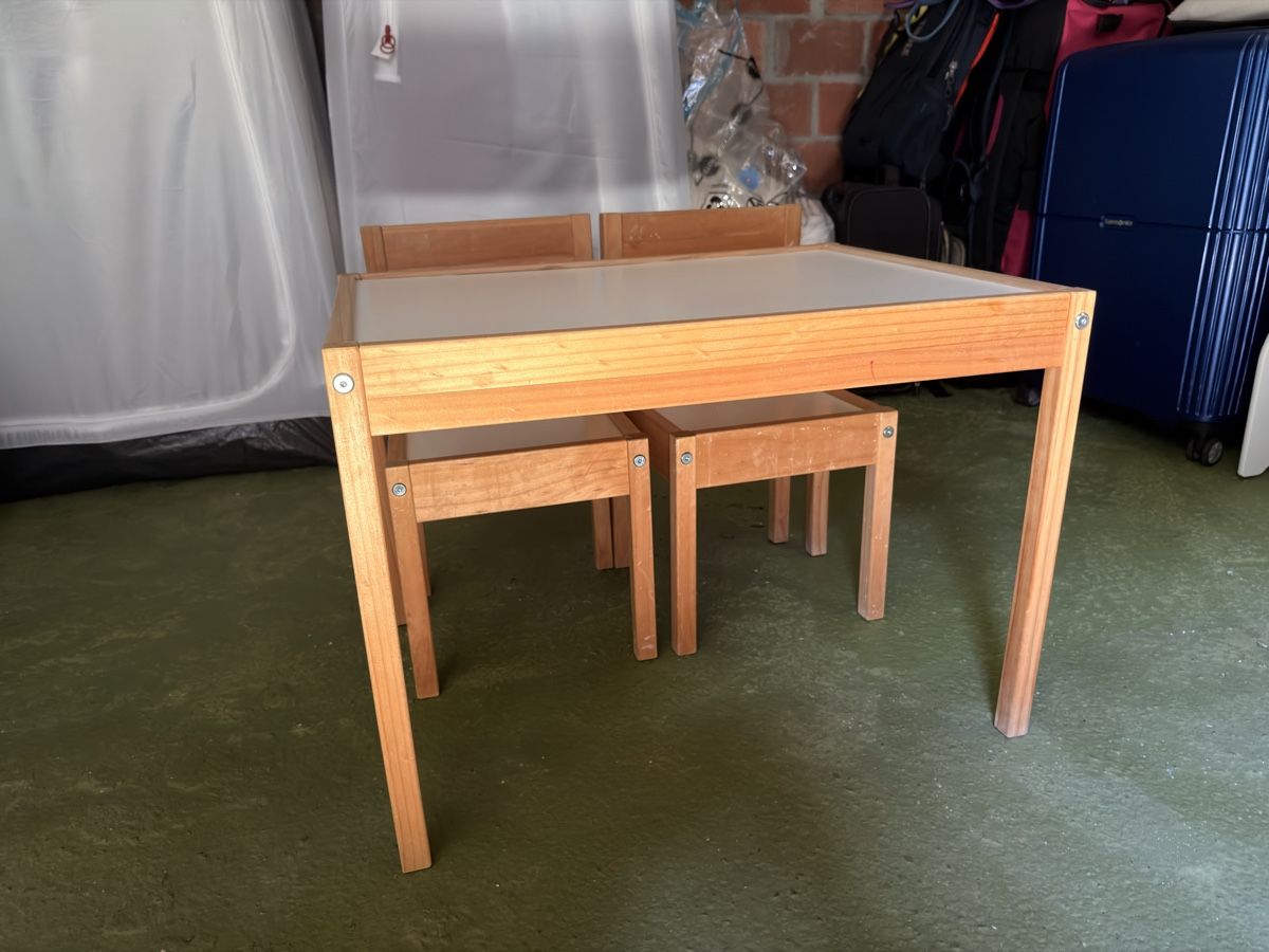 Tavoli: IKEA LÄTT Kindertisch mit 2 Stühlen – Usato da Effretikon venduto da Happy0Feet 1
